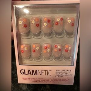 Glamnetic Nails - Pretty Bloom